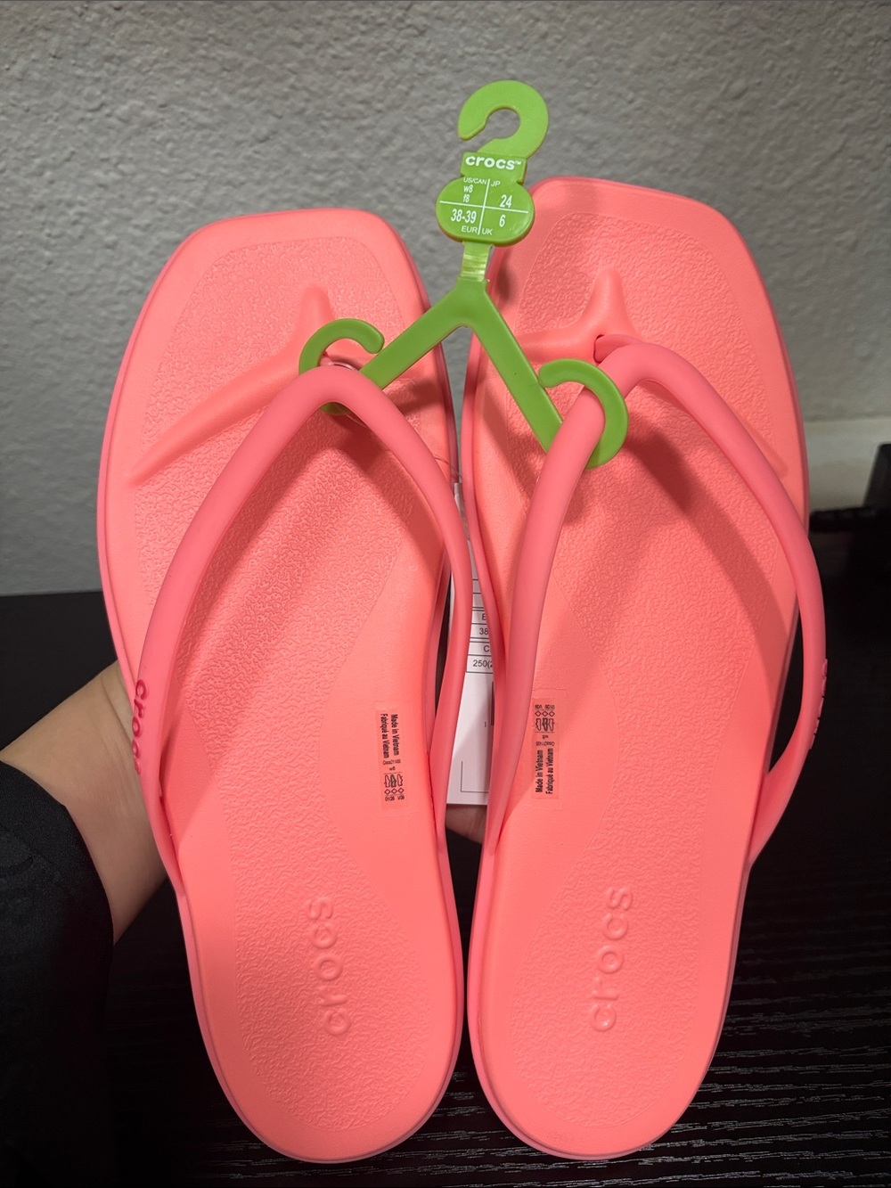CROCS Women’s Coral Pink Flip Flop Sandals